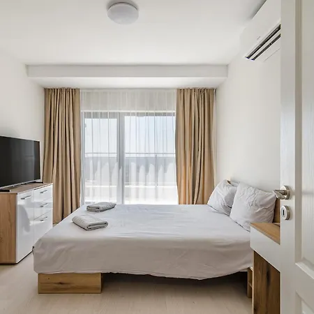 New Vinnie View * Varna